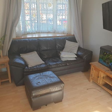 Harry Potter Theme Double Room In Shared House Watford  Exterior photo
