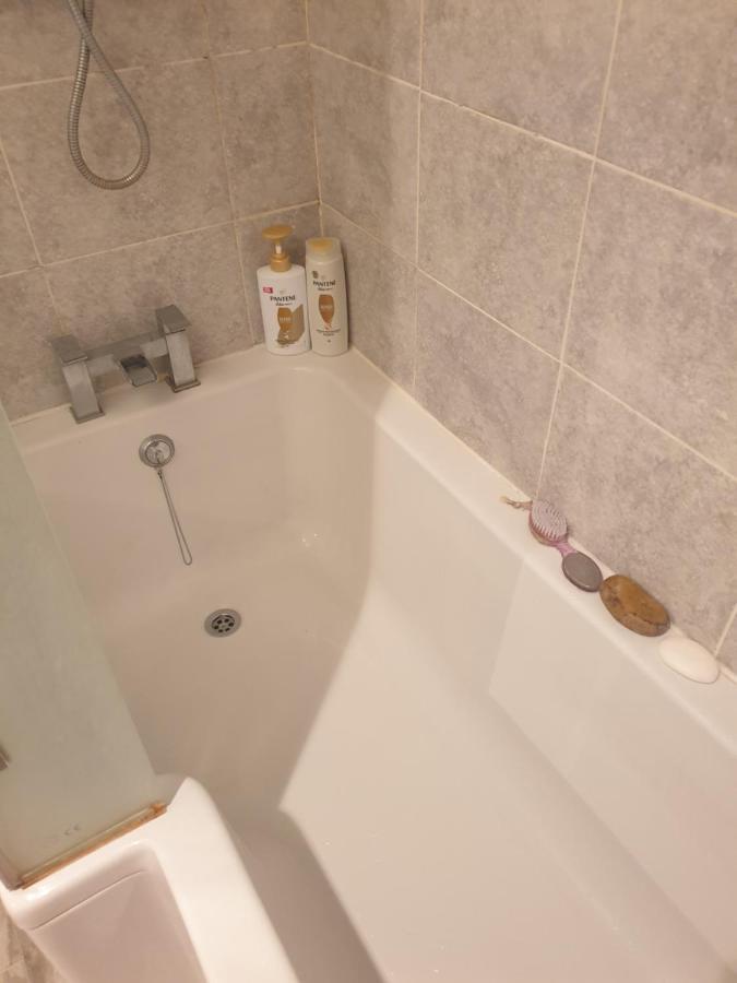 Harry Potter Theme Double Room In Shared House Watford  Exterior photo