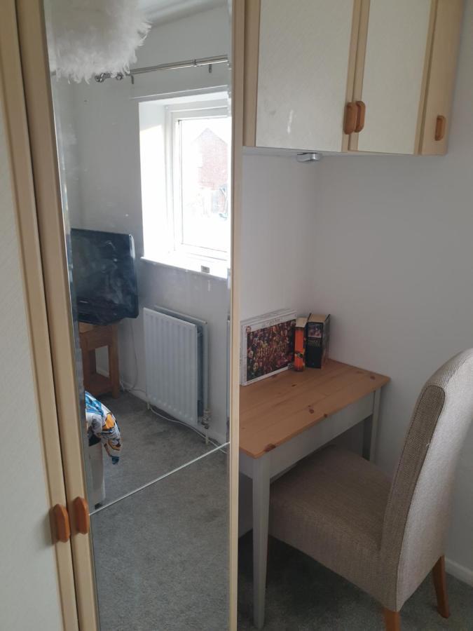 Harry Potter Theme Double Room In Shared House Watford  Exterior photo