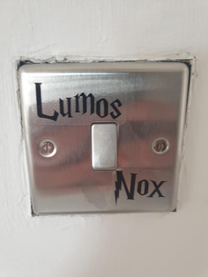 Harry Potter Theme Double Room In Shared House Watford  Exterior photo