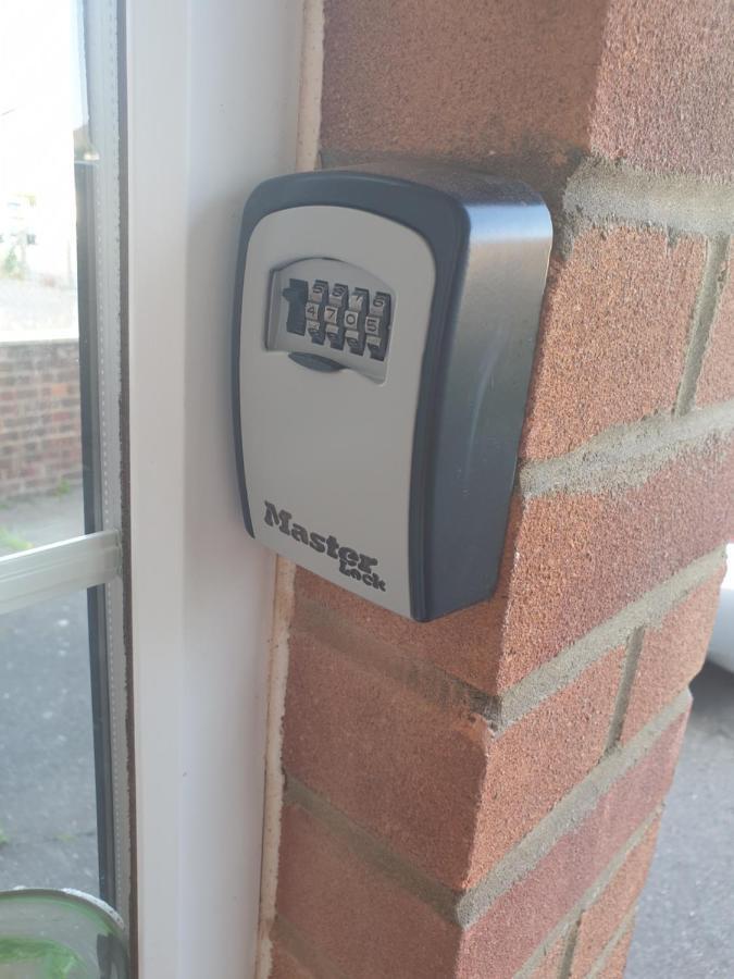 Harry Potter Theme Double Room In Shared House Watford  Exterior photo