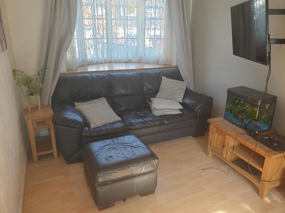 Harry Potter Theme Double Room In Shared House Watford  Exterior photo