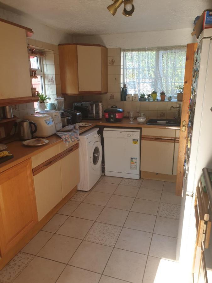 Harry Potter Theme Double Room In Shared House Watford  Exterior photo