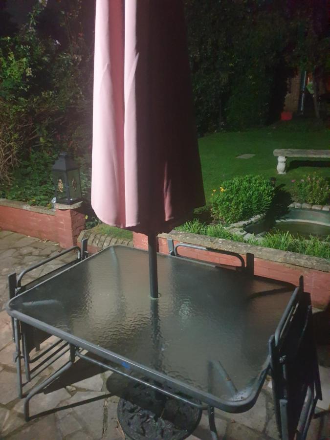 Harry Potter Theme Double Room In Shared House Watford  Exterior photo